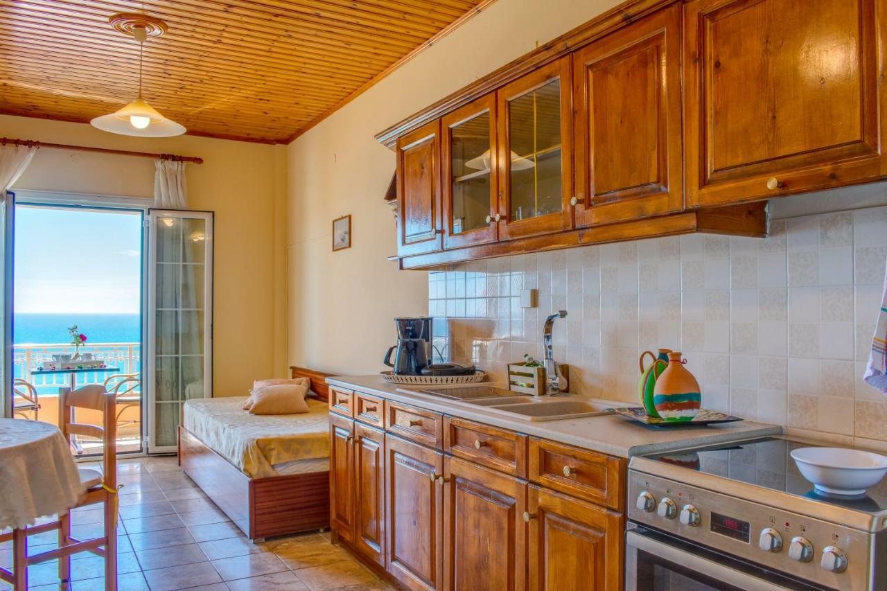 بيليكاس Naftis Apartments المظهر الخارجي الصورة